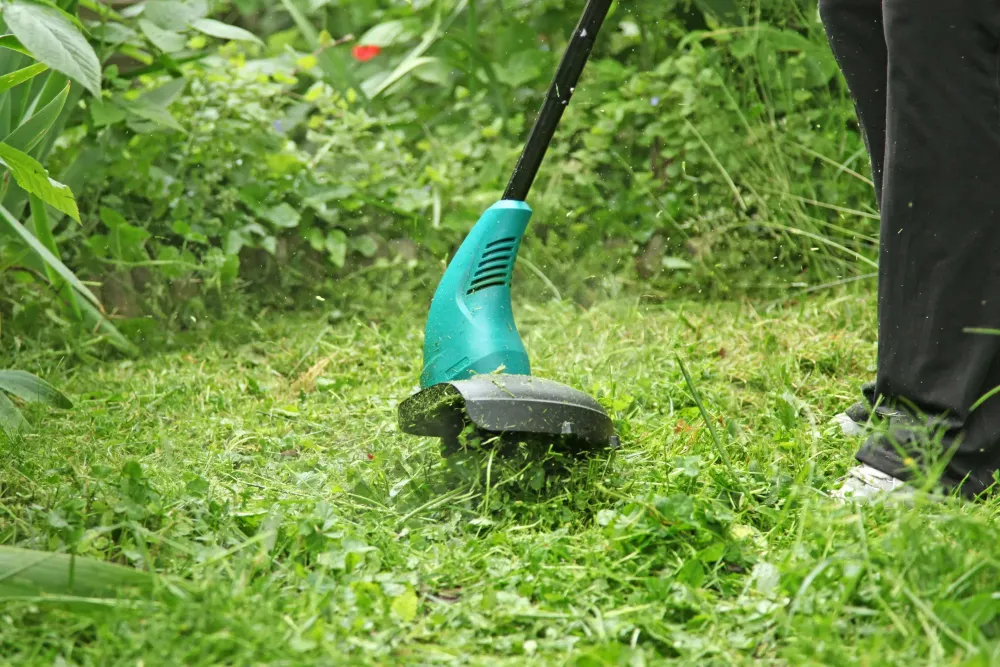 Entretien d'espaces verts près de Goussancourt